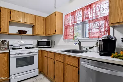 34 Morden Close, Freehold, NJ 07728 - Photo 15