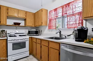 34 Morden Close, Freehold, NJ 07728 - Photo 15