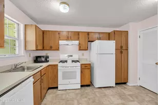 133 Tulip Ln, Freehold, NJ 07728 - Photo 5