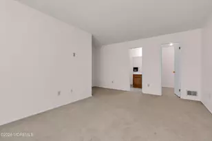 133 Tulip Ln, Freehold, NJ 07728 - Photo 9