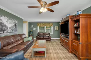 122 Hibernia Way, Freehold, NJ 07728 - Photo 15