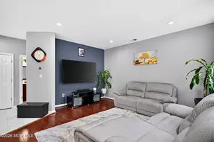 422 Aynsley Ct, Morganville, NJ 07751 - Photo 9