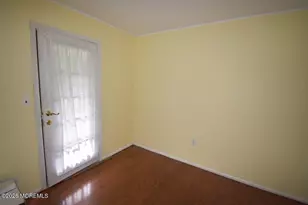 1304 Wellington Pl, Aberdeen Township, NJ 07747 - Photo 11