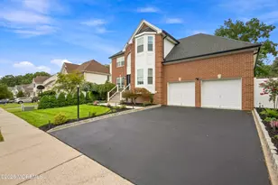 39 Violet Cir, Howell Township, NJ 07731 - Photo 3