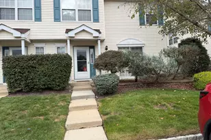 1077 Roseberry Ct, Morganville, NJ 07751 - Photo 5