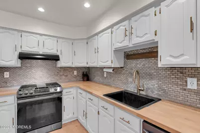 56 Inverness Court, Matawan, NJ 07747 - Photo 9