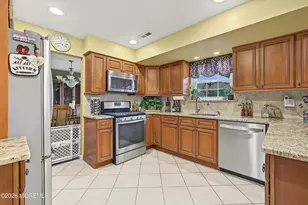 27 Silverbrooke Cir, Howell Township, NJ 07731 - Photo 11
