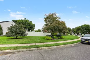 27 Silverbrooke Cir, Howell Township, NJ 07731 - Photo 31
