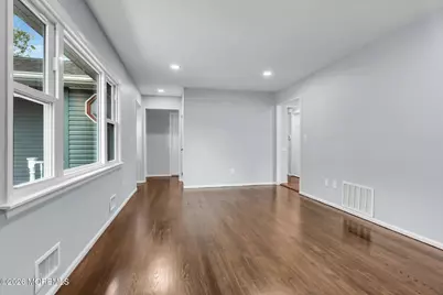 652 Berkeley Avenue, Beachwood, NJ 08722 - Photo 19