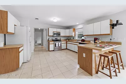 1 Launcelot Lane, Jamesburg, NJ 08831 - Photo 13
