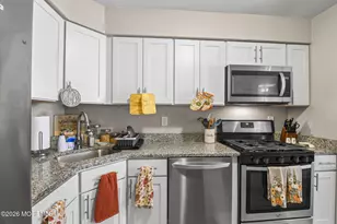 8 Deptford Ct, Freehold, NJ 07728 - Photo 9