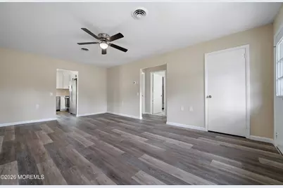 18 N Chestnut Avenue, Whiting, NJ 08759 - Photo 9