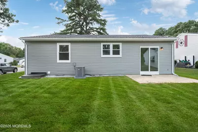 18 N Chestnut Avenue, Whiting, NJ 08759 - Photo 5