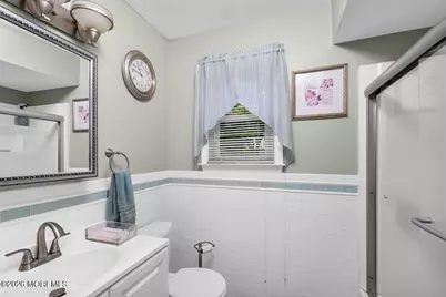 402 Silver Court, Hamilton Square, NJ 08690 - Photo 13