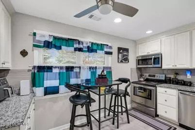402 Silver Court, Hamilton Square, NJ 08690 - Photo 3