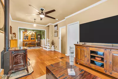 542 Clinton Avenue, Belford, NJ 07718 - Photo 7