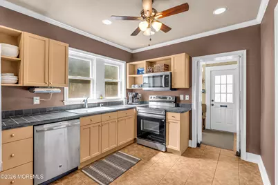 542 Clinton Avenue, Belford, NJ 07718 - Photo 19