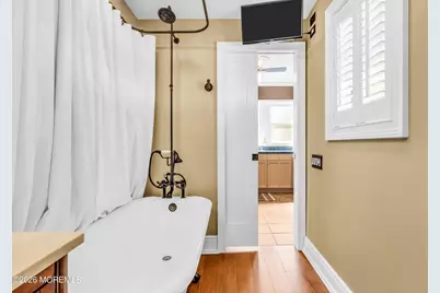 542 Clinton Avenue, Belford, NJ 07718 - Photo 15