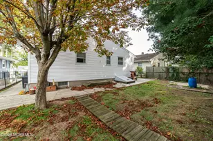 331 Sherwood Dr, Aberdeen Township, NJ 07735 - Photo 7