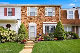 17 Kingsley Way, Freehold, NJ 07728 - Photo 1