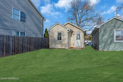 33 Drs James Parker Boulevard, Red Bank, NJ 07701 - Photo 11