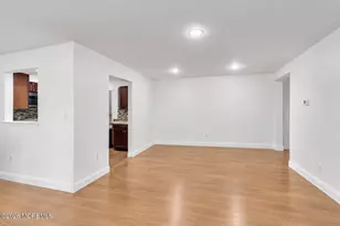 127 Evergreen Ct, Freehold, NJ 07728 - Photo 7