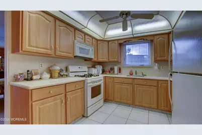 4 Lesley Drive, Marlboro Township, NJ 07746 - Photo 5