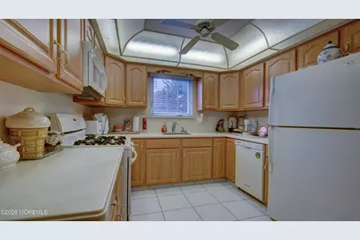 4 Lesley Drive, Marlboro Township, NJ 07746 - Photo 7