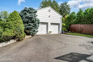 7 Mayflower Dr, Red Bank, NJ 07701 - Photo 5