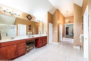 1 Paca Pl, Marlboro Township, NJ 07746 - Photo 27