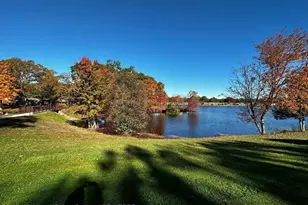 106 E Edinburgh Ln, Lakewood, NJ 08701 - Photo 3