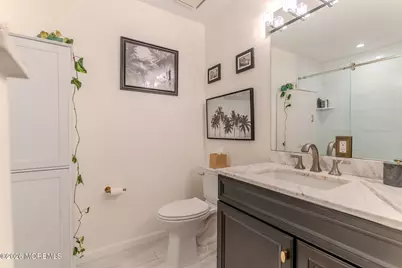 33 Farragut Square, Freehold, NJ 07728 - Photo 13