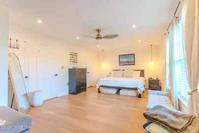 33 Farragut Square, Freehold, NJ 07728 - Photo 15