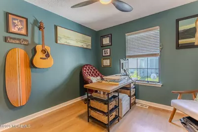 33 Farragut Square, Freehold, NJ 07728 - Photo 17