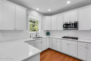 27 Bristol Rd, Manalapan Township, NJ 07726 - Photo 9