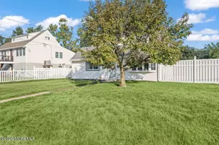9 Nimitz Pl, Sayreville, NJ 08872 - Photo 3