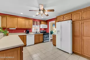 652 Brookside Dr, Belford, NJ 07718 - Photo 13