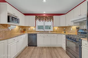 818 Arthur Dr, Red Bank, NJ 07701 - Photo 7