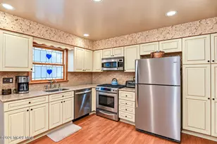 27 Alexander Ave, Freehold, NJ 07728 - Photo 9
