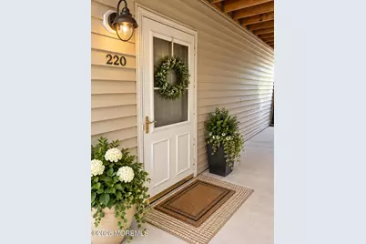 220 Wedgewood Circle, Belford, NJ 07718 - Photo 3