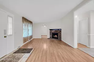 17 Tanglewood Dr, Cream Ridge, NJ 08514 - Photo 5