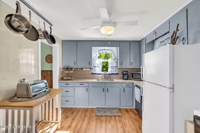 54 Edwards Avenue, Belford, NJ 07718 - Photo 9