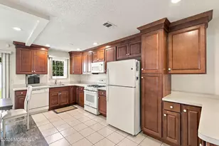 16 Morden Close, Freehold, NJ 07728 - Photo 3