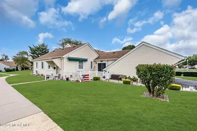 58 Largo San Nicola #D, Freehold, NJ 07728 - Photo 3