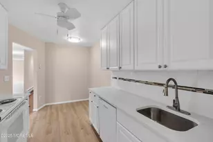 30 Meadow Green Cir, Manalapan Township, NJ 07726 - Photo 11