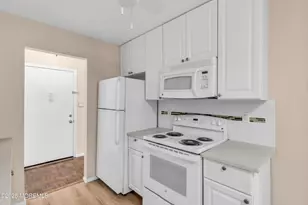30 Meadow Green Cir, Manalapan Township, NJ 07726 - Photo 13
