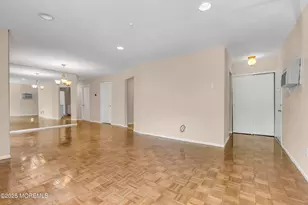 30 Meadow Green Cir, Manalapan Township, NJ 07726 - Photo 5