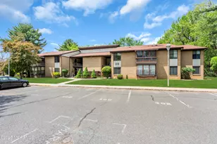 30 Meadow Green Cir, Manalapan Township, NJ 07726 - Photo 3