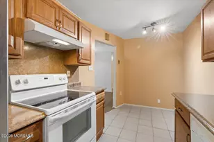 127 Amberly Dr, Manalapan Township, NJ 07726 - Photo 9