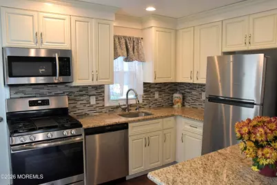 91 Compton Avenue, Hazlet Township, NJ 07734 - Photo 9